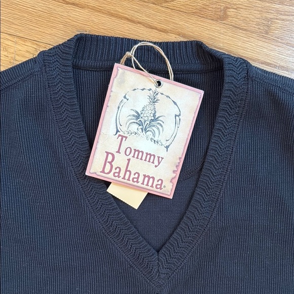 NEW NWT Tommy Bahama Black Men's M St Barts V-Neck Sweater Vest - Picture 2 of 5